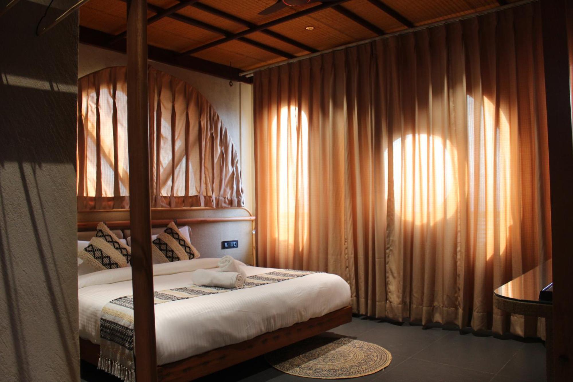 Himalayan Hobbit House Hotel Almora Exterior photo